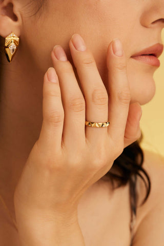SLIM FACETED LAB-GROWN DIAMOND PRISMATIC ALLURE RING IN 14K YELLOW GOLD