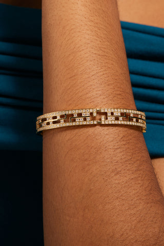 MAZE OPENWORK PAVÉ LAB-GROWN DIAMOND BANGLE IN GOLD